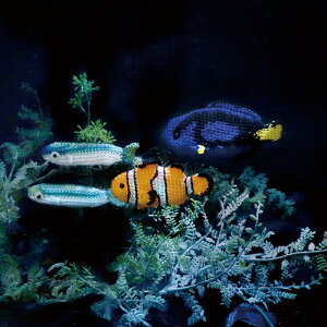 オリムパス 編み物キット クロッシェ アクアリウム クマノミと泳ぐ海 EG-131 初級者 手編み 小物 編みもの カクレクマノミ ナンヨウハギ イワシ ハンドメイド Olympus