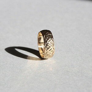BRITISH VINTAGE 1974 S&W LONDON HALLMARKED �gLUCKY�h 9CT/9K GOLD BAND RING JP15 me01 ri04