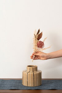 陶器製 フラワーベース 円形Sサイズ ベージュ ストライプ柄 花瓶 高さ14cm ドライフラワー シンプル 和モダン