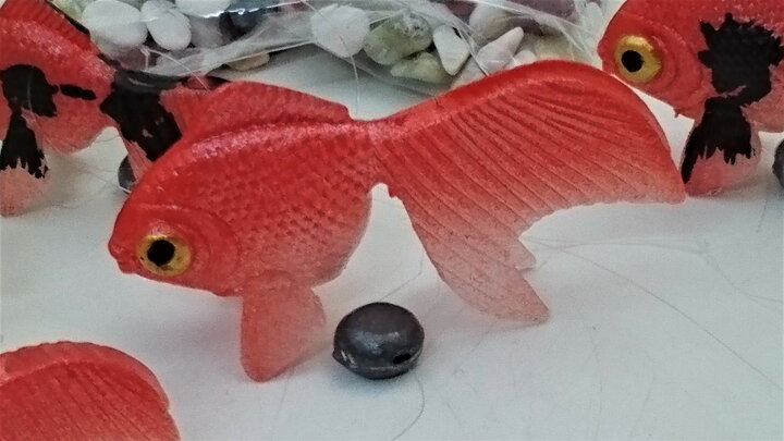 楽天市場 金魚 雑貨 インテリア 置物 エサのいらない金魚 出目金 ペットボトルセット 送料無料 代引き決済不可 うつわの翔山