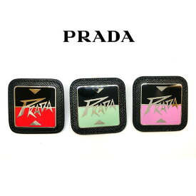 プラダ スクエアロゴ付きピンバッチ PRADA サフィアーノレザー ブローチ 新品 本革レザー ブランド 小物 アクセサリー小物 グリーン系 ピンク系 レッド系 赤 贈り物 ギフト プレゼント ファッション アクセント 着こなし レディース メンズ ユニセックス (t5c)