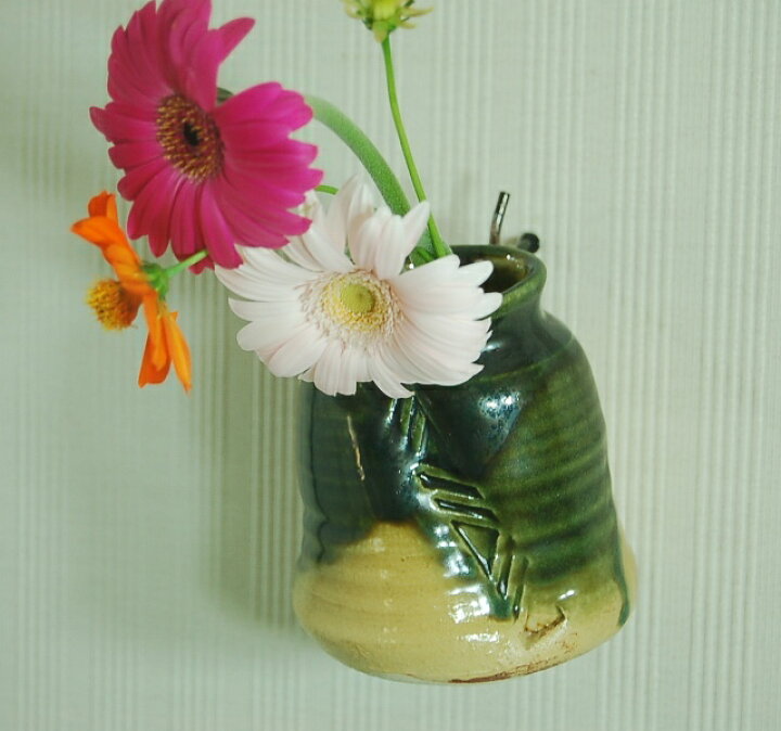 楽天市場 織部掛花入れ 織部壁掛け用花瓶 陶芸家 荒川 明作 文部大臣奨励賞受賞 1品限定作品 木箱付き 送料無料 定年退職記念 還暦祝い 敬老の日お祝い 誕生日のギフト Ka 16 荒川明の陶芸ギャラリー 楽天市場 織部掛花入れ 織部壁掛け用花瓶 陶芸家 荒川 明作 文部大臣奨励賞受賞 1品限定作品 木箱付き 送料無料 定年退職記念 還暦祝い 敬老の日お祝い 誕生日のギフト Ka 16 荒川明の陶芸ギャラリー