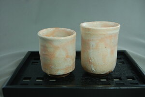 御本手 夫婦湯のみ  文部大臣奨励賞受賞作家 荒川明作  こだわりのギフト 還暦祝い などの贈り物に最適 無料ラッピング eyus-3