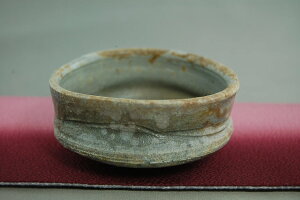 焼締 灰被りぐいのみ  おちょこ 文部大臣奨励賞受賞作家 荒川明作 木箱付き こだわりのギフト 還暦祝い などの贈り物に最適 無料ラッピング dgu-31