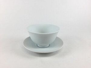 有田焼 李荘窯 白磁ブラスト 台付小煎茶(70cc)【セット品】【盃:7cm.皿:9cm】【茶器 酒器 煎茶 湯呑み 盃 杯 コップ】
