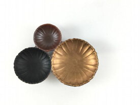 銅黒茶 花型三種皿 13cm 有田焼 伝平窯