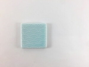【メール便送料無料*日時指定不可*】有田焼 梶謙製磁 角ハシオキ 彫刻 青白磁(七宝/亀甲/青海波/麻の葉)【4cm 箸置き 箸おき はしおき カトラリーレスト ユニーク 正角 正方形 伝統文様 七宝
