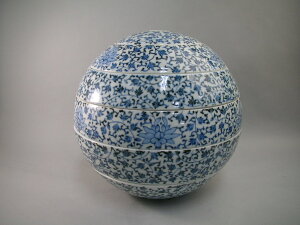 有田焼 李荘窯 玉おせち重(染付花唐草文)【珠型五段重】【26cm 重箱 5段重 陶磁器 おせち料理】