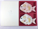 【専用化粧箱入】有田焼 幸楽窯 鯛形 銘々皿.紅白ペア【セット品】【13.5cm 小皿 平皿 食器 贈答品 贈り物 お祝い事 お正月 和食器 内祝い お返し お中元 引き出物 ギフト ハレの日 おめでたい タイ 魚 白色 桃色 ピンク】