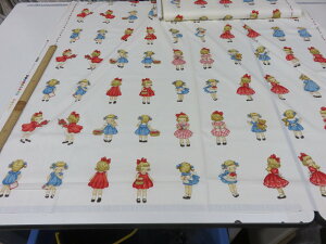 マーガレット&ソフィー 1パネル約58cm(リピート柄) オフ シーチング生地 キルトゲート【メール便5枚可】布 ぬの 入園 入学 スモック 体操着入れ 巾着袋 パジャマ ルームウェア シーツ 布