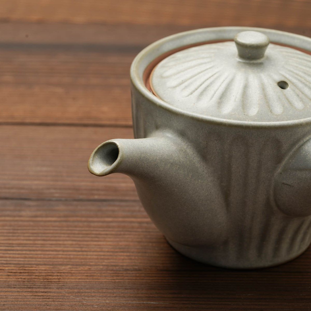 急須(茶こし付き） 粉引グレー 菊型 380ml おしゃれ 日本製 和食器 美濃焼 陶器 ティーポット 茶器 お茶 | ナチュラル和洋食器 うつわやさん