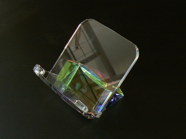 虹色に輝くクリスタルガラスの見台です 使い勝手の良い クリスタル見台レインボー３．０寸 初回限定