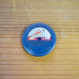 缶バッチ VICTOR NIPPER ヴィクター ニッパー ロゴ【typeB】アメリカン雑貨 缶バッジ ニッパー犬