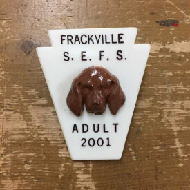 【追跡メール便可】ヴィンテージ ライセンス バッジ FRACKVILLE S.E.F.S / 狩り 狩猟 ビーグル アメリカン雑貨 アメ雑
