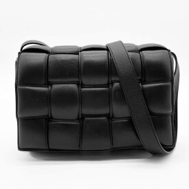 BOTTEGA VENETA ボッテガヴェネタ マキシパデッドカセット ショルダーバッグ ブラック イントレチャート KB-003 【中古】