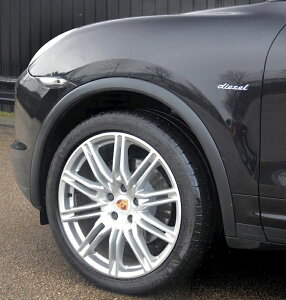 【ポルシェ純正】ポルシェ 958カイエン ホイールハウジング アーチ カバー セット 95804480140