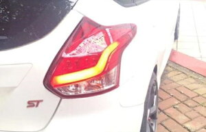 �K�p: �t�H�[�h/FORD �t�H�[�J�X 2 �e�[�����C�g 2012-2013 LED �e�[�� �����v ���A �g�����N �J�o�[ DRL + �V�O�i�� �u���[�L REV ���b�h AP-ALH1117 Car parts
