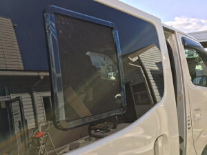 エアーズロックジャパンNV350キャラバン E26 小窓用 網戸(スライドドア用)