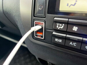 Type-C }[dΉ USB|[g g^XCb` zCg