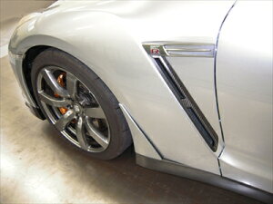 R35 GT-R FRONT FENDER OUTLET COVER h