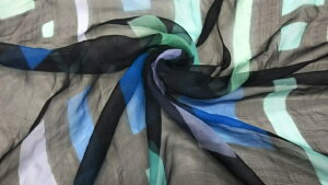 【お値打ち商品】薄地のシルク 18−56 シースルーの黒地にブルーとペパーミントグリーンの四角柄 110x120センチ