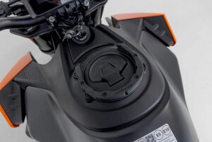 SW-MOTECH �G�X�_�u�����[���e�b�N PRO�^���N�����O BLK KTM 990DUKE 23