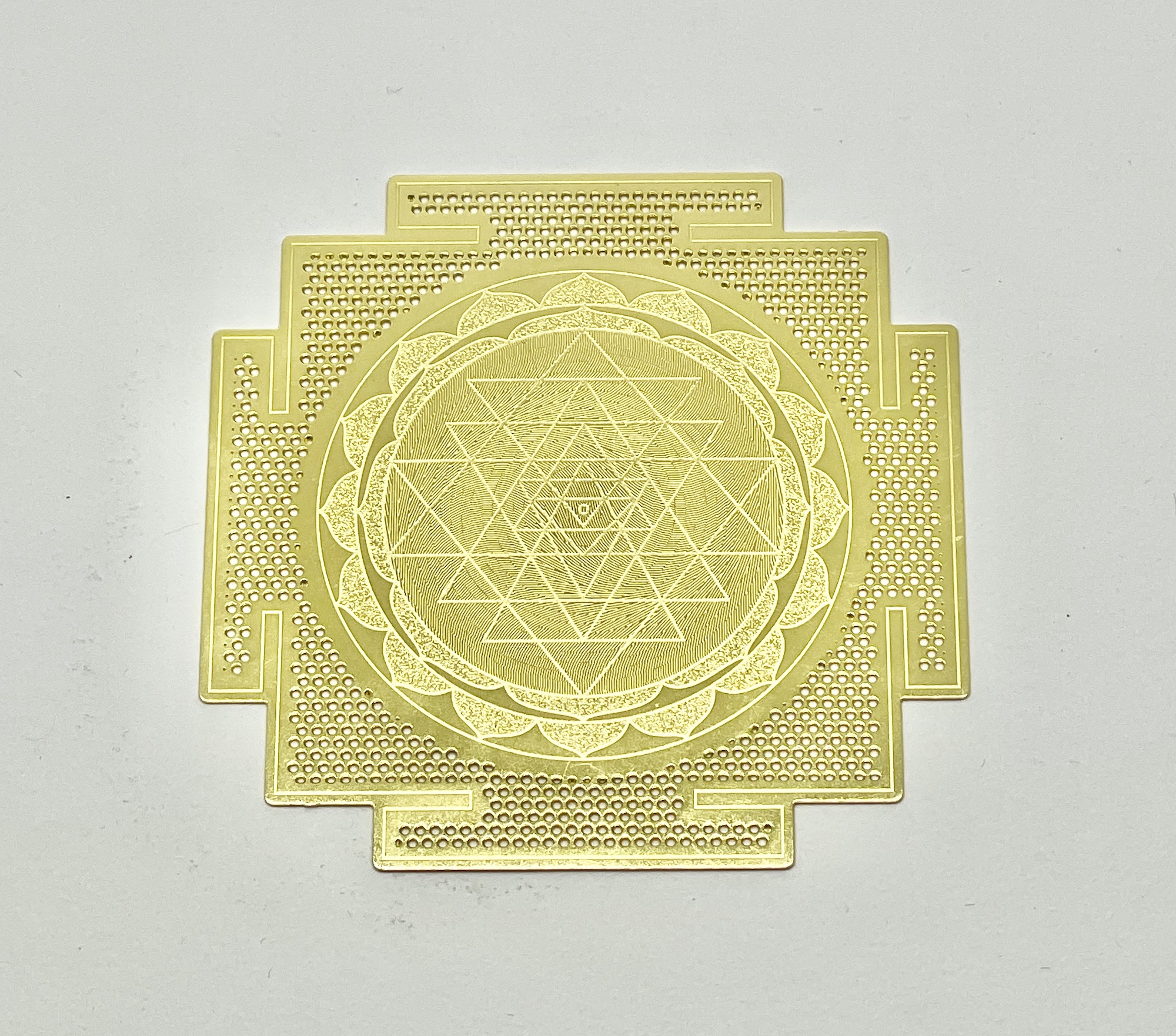 【新発売】ERGON シュリヤントラ GOLDエナジーカード 古代神聖幾何学 幸運 開運 護符 7cmメタルプレート