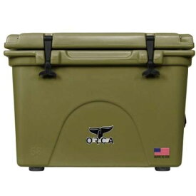 ORCA(オルカ) ORCA Coolers 58 Quart Col.オリーブ Size:外側：高さ約49cm x 幅約68cm x 奥行き約49cm　内部：高さ約33cm x 幅約50cm x 奥行き約33cm　重量：36lbs （約16Kg）＊店頭展示品のため多少のスリキズ等がある場合がございます。