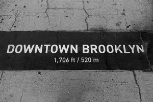 【抽選ポイント100%バック】キャンバスパネル アートパネル ダウンタウン ブルックリン /インテリア 額入り 額装込 風景画 油絵 ポスター アート アートパネル リビング 玄関 プレゼント モ