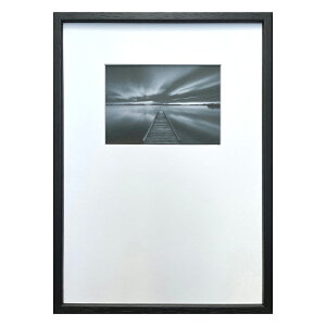 【抽選ポイント100%バック】絵画 Photography art Pier(桟橋) インテリア 壁飾り 写真 海 空 写真 額付き モノクロ アート シンプル ギフト おしゃれ リビング 玄関 プレゼント 壁掛け 飾る 店舗 ア