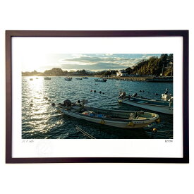 版画 昼下がりの漁港 (白ウサギ)インテリア 壁掛け 額入り 風景画 ポスター アート リビング 玄関に飾る 風水 プレゼント モダン アートフレーム