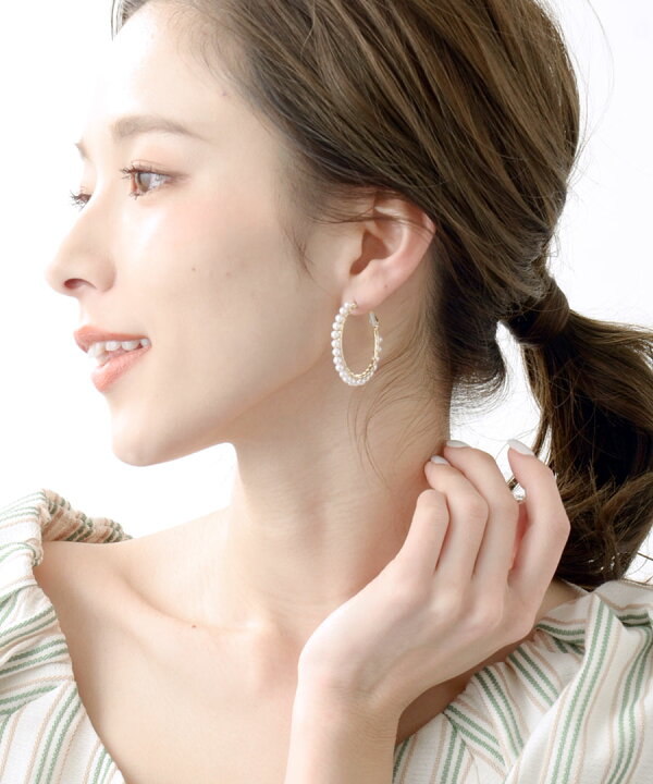 楽天市場 ピアス イヤリング パールフープ シンプル 小粒パール 上品 大人可愛い 結婚式 2次会 パーティ レディース かわいい おしゃれ プレゼント P1872 神戸ヴァンテーヌ