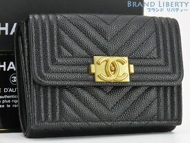 【超美品】シャネル　CHANEL　ボーイシャネル　キャビアスキン　スモール フラップ ウォレット　三つ折り財布　コンパクト財布　ミニウォレット　ブラック アンティークゴールド金具　グレインドカーフスキン　A84432　【中古】
