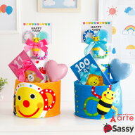 おむつケーキ 男の子 女の子 ギフト 名入れ 出産祝い サッシー Sassy 知育玩具 3段 マンスリーカード タ…
