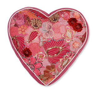 COLORIQUE/�J�����N�r���e�[�W�T���[�n�[�g�N�b�V�����i���Y�x���[�j�yBindi Filled Heart Cushion �z