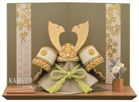 五月人形 5号 白金大鍬兜(グリーン) 平飾り 兜飾り 兜 かぶと 端午の節句 初節句 こどもの日 モダン おしゃれ かっこいい 男の子 お飾り コンパクト 省スペース