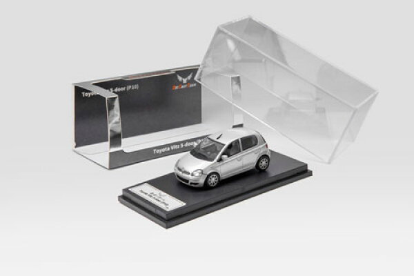 ダイキャストチーム 1/64 Toyota Vitz 5-ドア (P10) (LHD) シルバー (LL-077-355) 【予約：2027年2月以降】モデルカー ミニカー 完成品 模型 通販 プレゼント ギフト