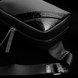 【池田工芸】旅の相棒になる容量2倍モデル Crocodile Body Bag Voyager Dx（クロコダイル ボディバッグ デラックス）【次回出荷日10月2日頃】