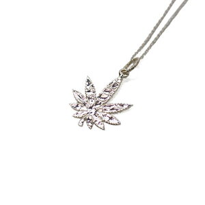 X^oCu[V RASTA VIBRATIONS KW lbNX y_g ANZT[ SILVER GANJA NECKLACE TCY Vo[