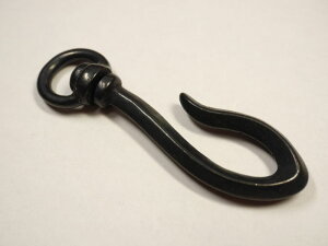 真鍮製(黒塗り ダール加工)回転式 釣り針 ベルトフック キーホルダー ブラック ブラス 馬具職人工房