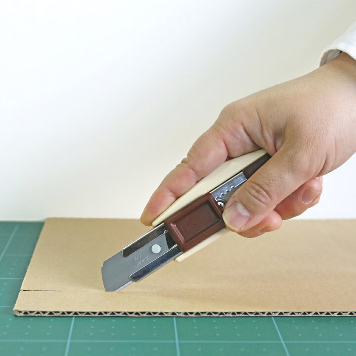 楽天市場 ｎｔカッター カッターナイフ 可愛い チョコレートカッター ｚｌ２ｐ ｐ Zl2p G Zl2p I Zl2p B 折り線なし短刃 アイボリー ピンク グリーン ブルー かわいい おしゃれ ギフト バレンタイン プレゼントにも最適 ペットとくらしのお店いいネ