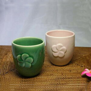 【インテリア雑貨 おしゃれ バリ風】 ジェンガラ社製 食器 湯呑み セット 2個入り プルメリア ピンク 緑色 ジェンガラケラミック ブランド 正規品 アジアン雑貨 贈答用箱付き ウエディング