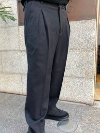 WHITEMOUNTAINEERING STRECH 2 TUCK PANTS　BLACK　WM2373403　ホワイトマウンテニアリング　ストレッチ　2タック　パンツ