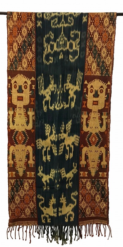 バリ島直輸入 インドネシアの伝統的な織物 イカット です スンバ島イカット アジアン雑貨バリパラダイス 人物柄赤系 青系 218×54cm バリ 世界有名な SALE