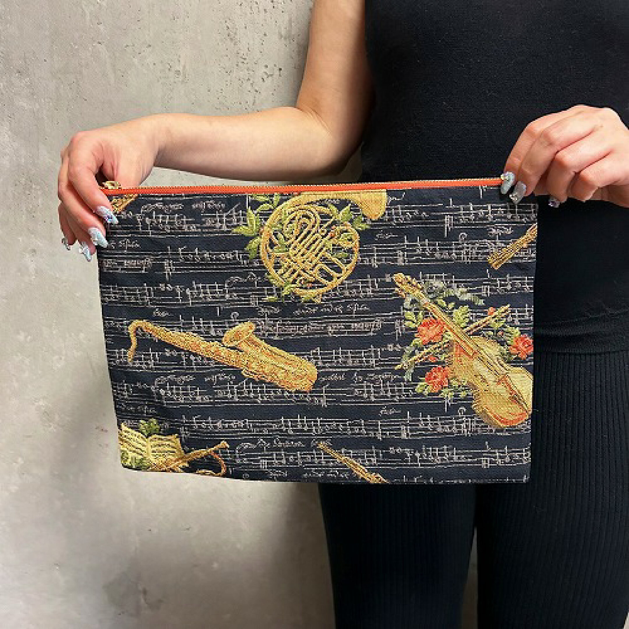 音楽 A4 ポーチ ゴブラン オーケストラ 黒 ブラック ピアノ発表会 プレゼント パソコン ケース ブラスバンド ポーチ 楽器 music 記念品 お祝い 大人 グッズ 楽屋見舞い 生地 おしゃれ