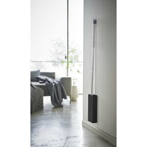 マグネットフローリングワイパースタンド タワー ブラック 山崎実業 YAMAZAKI リビング 洗面所 ランドリー 掃除 用具 入れ ワイパー クイックル 収納 隙間 整理 整頓 磁石 省スペース 活用 便利