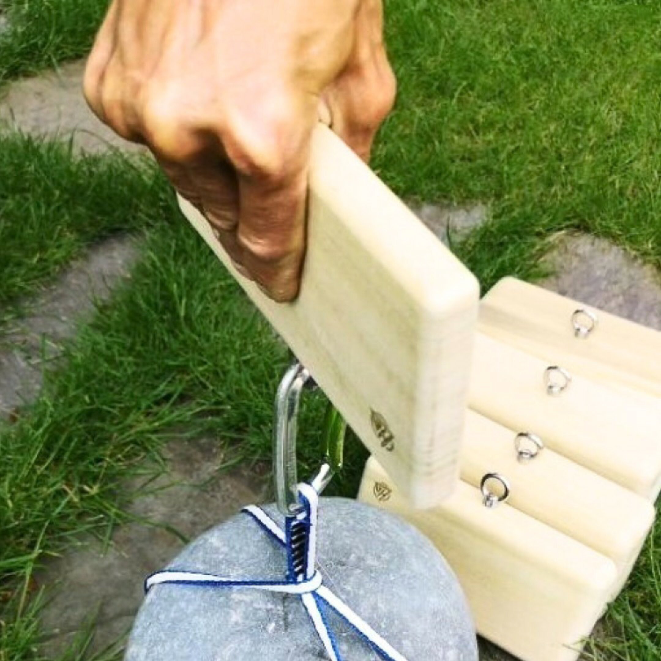 Hanging Pinch Double Incut 