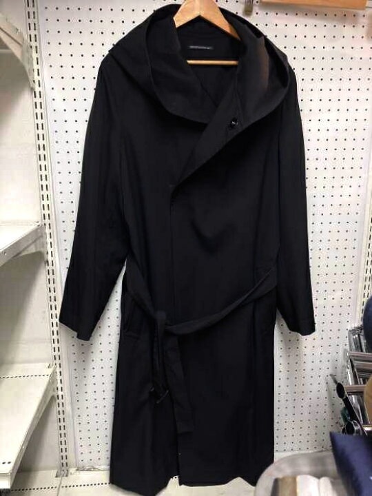 楽天市場 Yohji Yamamoto Pour Homme ヨウジヤマモトプールオム コート メンズ 黒系 Jpn 2 日本サイズ M L 相当 ウールギャバフーデッドローブコート 中古 ブランド古着バズストアbazzstore Bazzstore ブランド古着バズストア