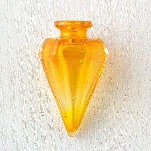 アロマボトル ヘキサゴナル/ハニーイエロー フタ付き サイズ:約35x21mm 入数:1 アクセサリーパーツ
