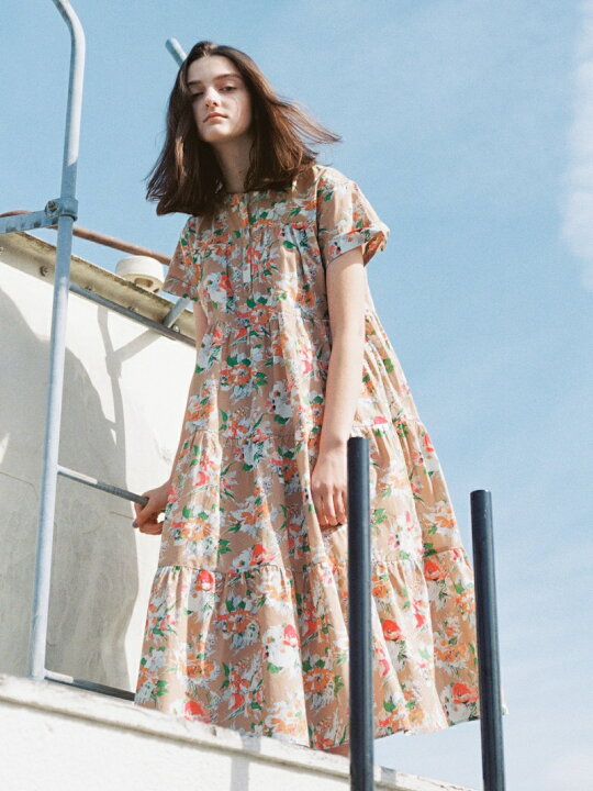 楽天市場 Rakuten Fashion Sale 50 Off Carolina Glaser オリジナル花柄 ティアードワンピース カロリナグレイサー Beams ビームス Carolina Glaser カロリナ グレイサー ワンピース 半袖ワンピース ベージュ ネイビー Rba E 送料無料 Beams ビームス